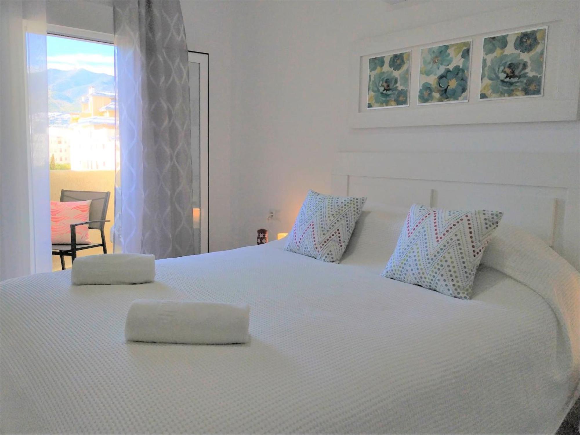 Deluxe Apartment In Benalbeach With Beach Views Benalmádena Esterno foto