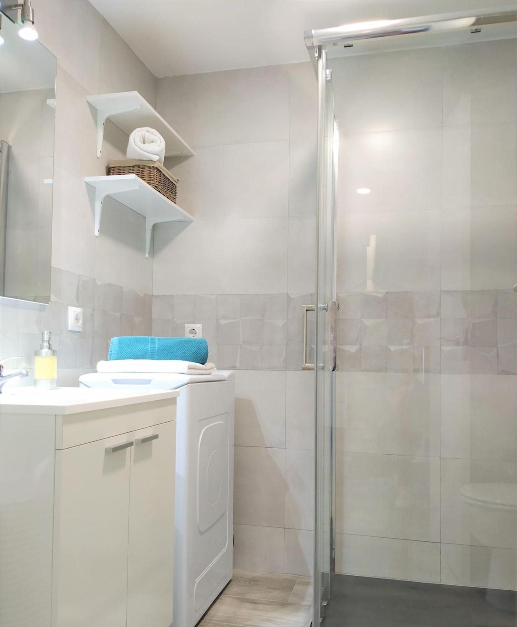 Deluxe Apartment In Benalbeach With Beach Views Benalmádena Esterno foto