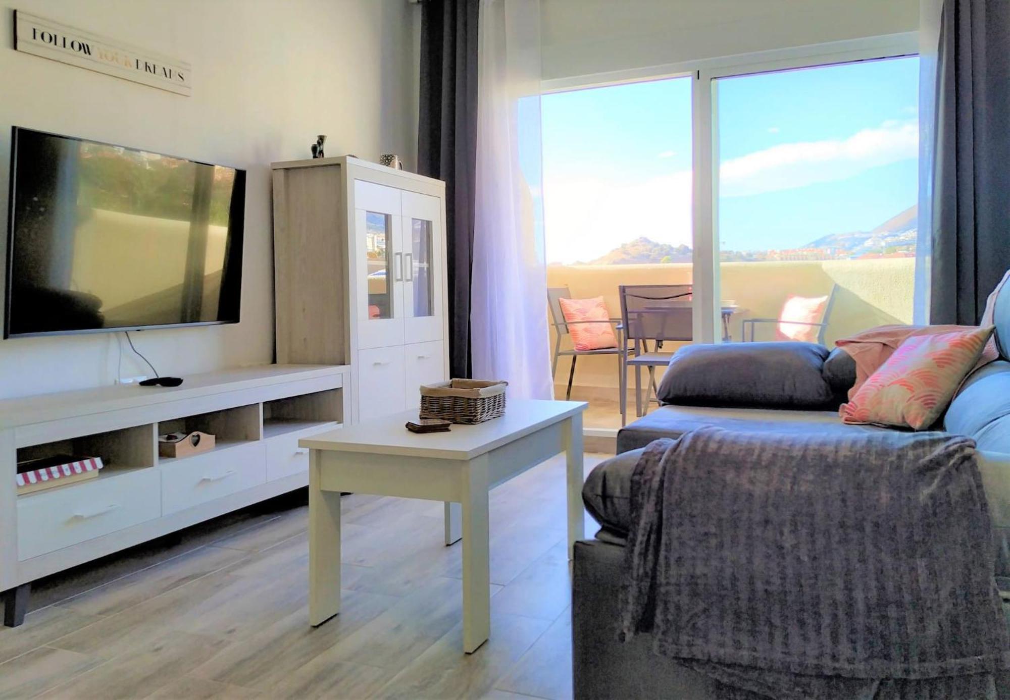 Deluxe Apartment In Benalbeach With Beach Views Benalmádena Esterno foto