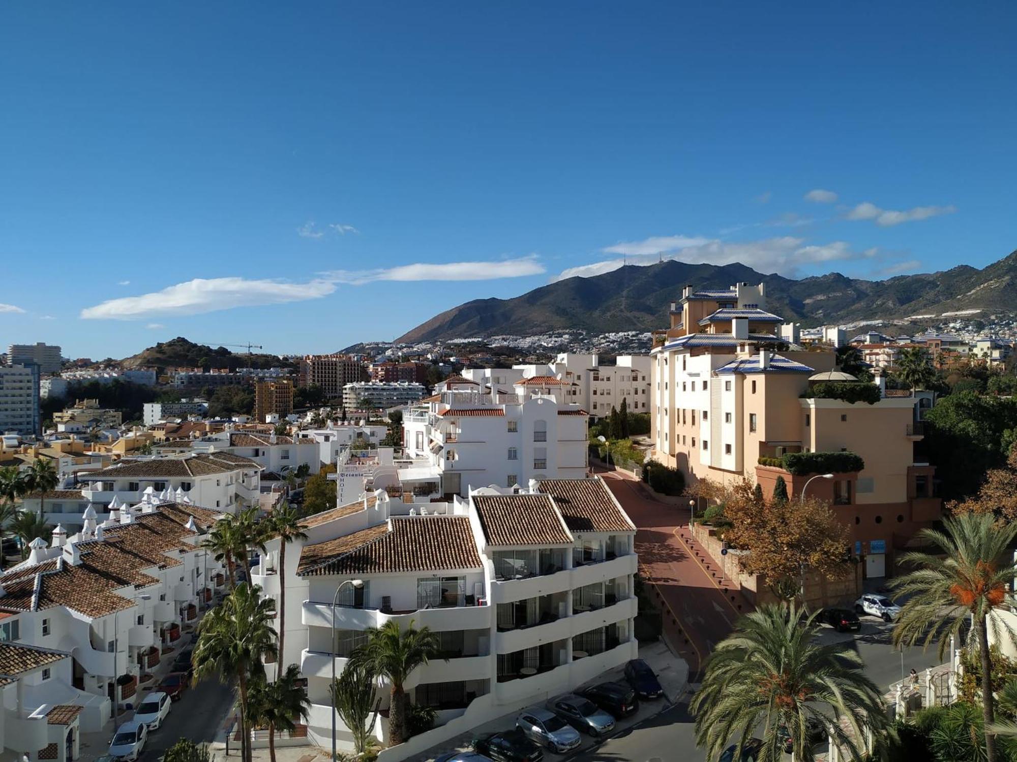 Deluxe Apartment In Benalbeach With Beach Views Benalmádena Esterno foto