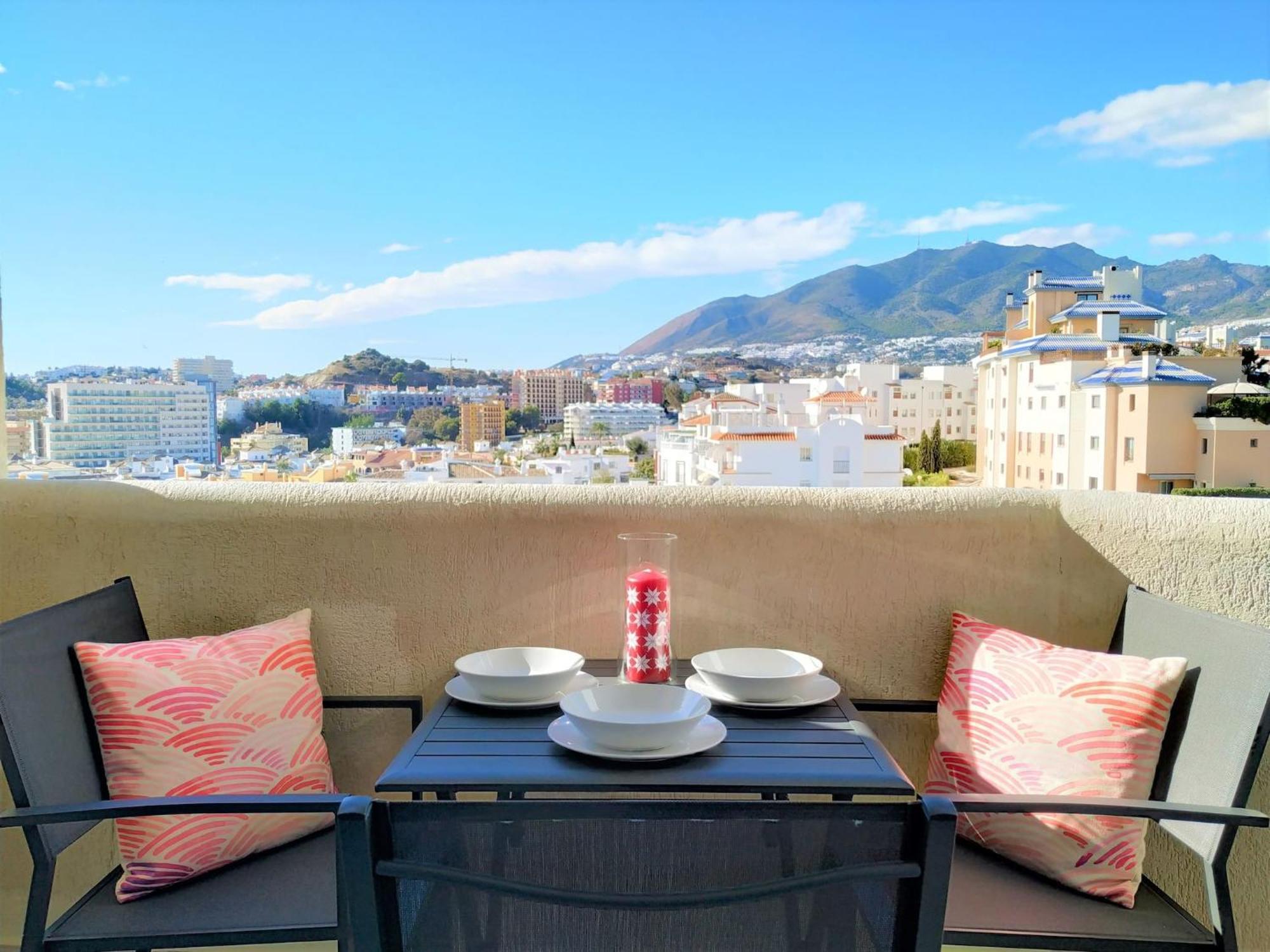 Deluxe Apartment In Benalbeach With Beach Views Benalmádena Esterno foto
